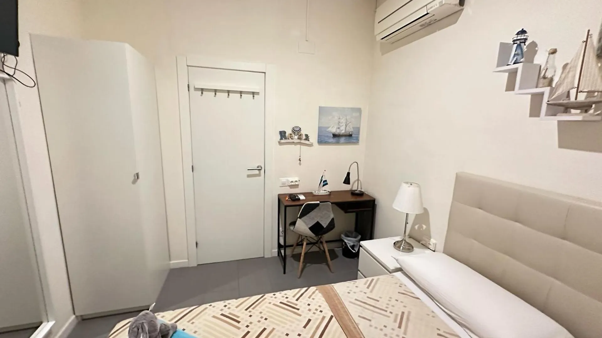 Rooms Balmes Barcelona Bed & Breakfast