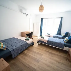 By Port Vell Rooms Hostal