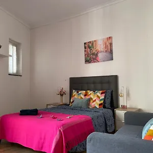 By La Rambla Rooms Hostal