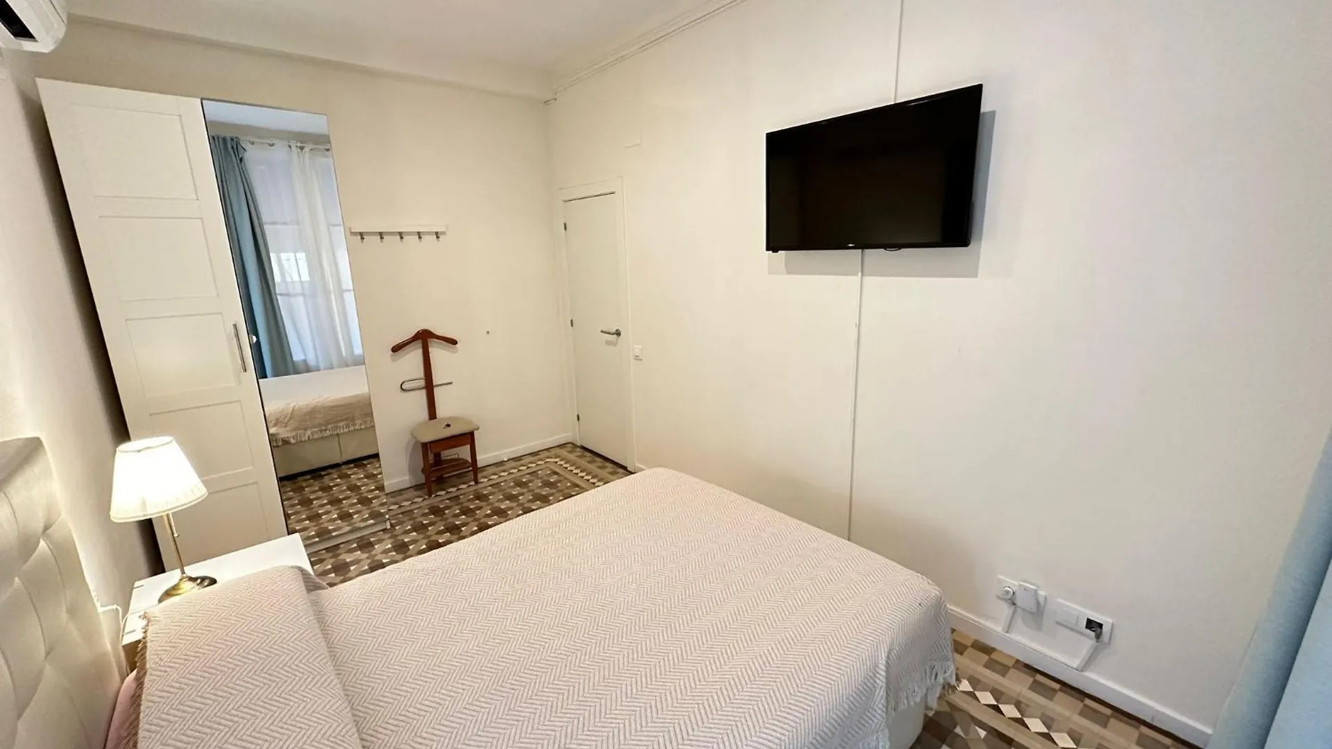 Bed & Breakfast Rooms On Balmes